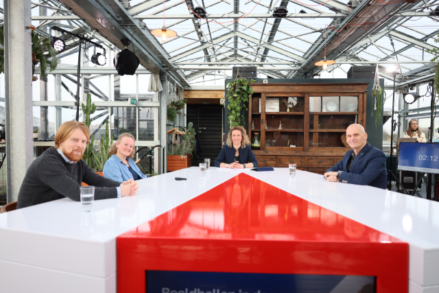 Webinar Beeldbellen in de zorg, tafel met sprekers